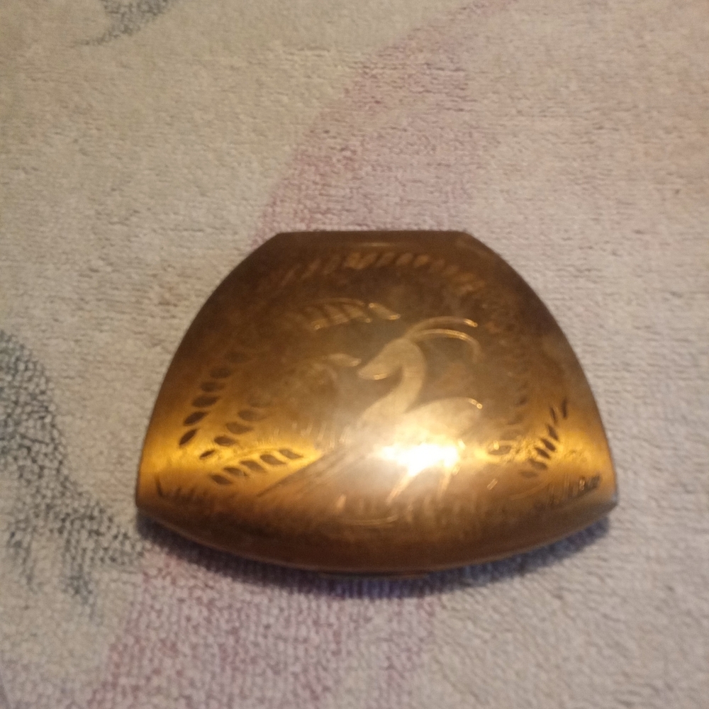 Elegant Gold Compact with Intricate Design